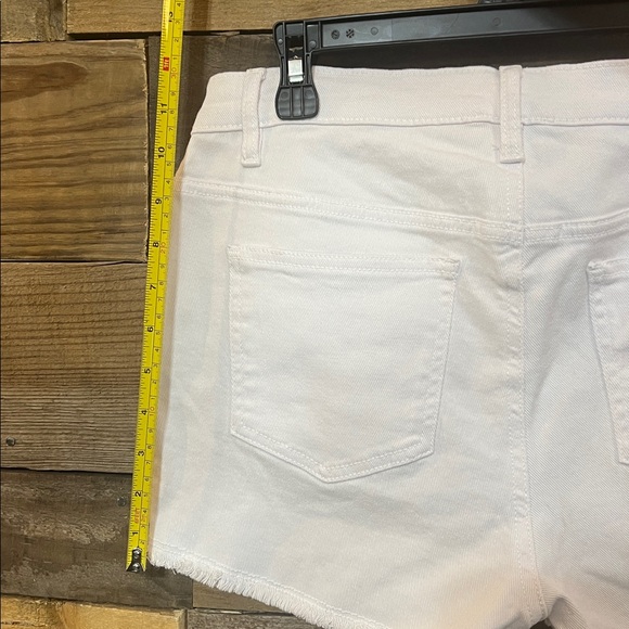 White Shorts, Venus, Size 6, cut-off, (98% cotton, 2% elastane) - Picture 4 of 9